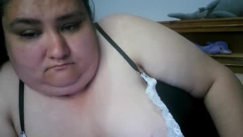 Nicholle online show from May 2026 12:18:01 AM