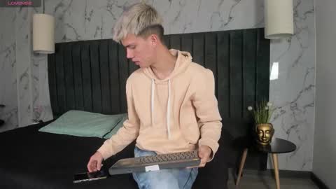 Nick  online show from November 2025 11:43:01 AM