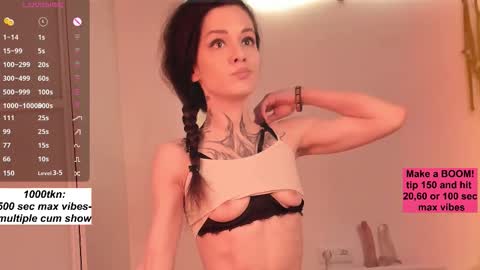 Snapshot of nickiii666 chatting on October 2025 10:39:02 AM Karolina online show from October 2025 10:39:02 AM