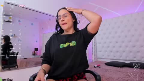 Snapshot of nickky_thompson chatting on January 2025 01:42:02 PM nickky online show from January 2025 01:42:02 PM