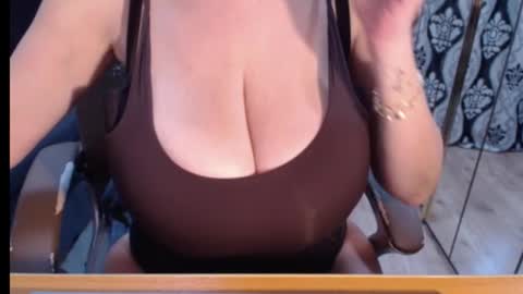 Nicky online show from October 2025 06:02:02 AM