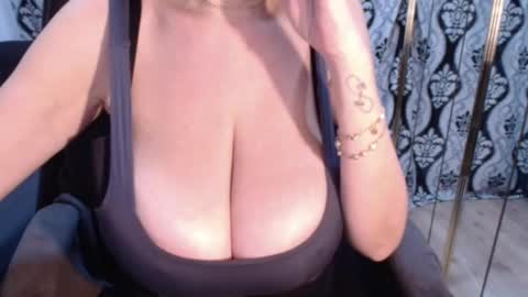 Nicky online show from November 2025 08:02:02 AM