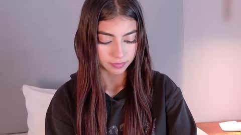 Snapshot of nicky_belmonth chatting on February 2025 05:52:02 PM nicky_belmonth online show from February 2025 05:52:02 PM