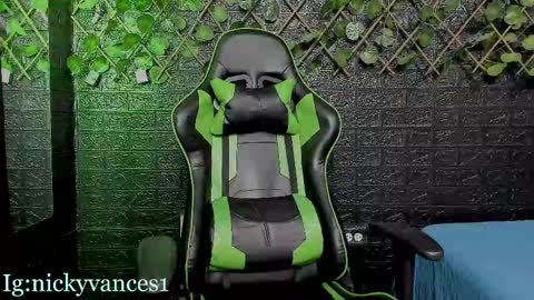 nicky online show from October 2025 08:09:02 PM