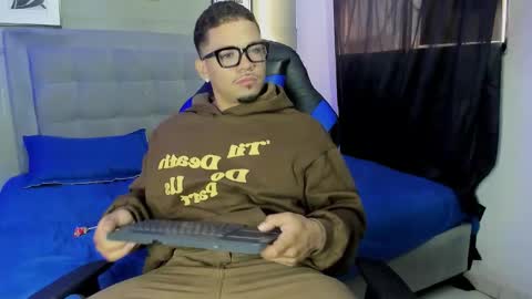 nico_blaze7 online show from March 2026 12:33:02 PM