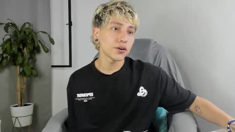 Nico  online show from October 2025 03:14:02 PM