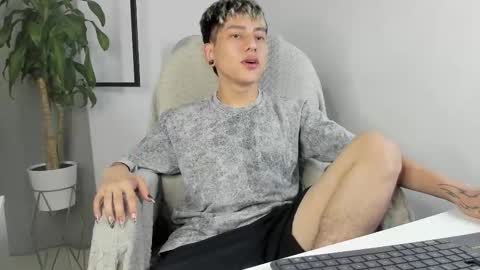 Nico  online show from December 2025 10:26:01 PM