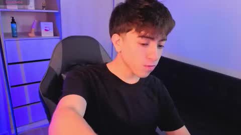 Nicolas online show from September 2025 07:39:02 PM