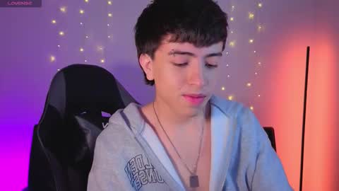 Nicolas online show from December 2025 08:05:01 PM