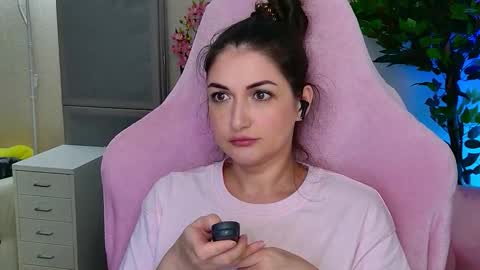 Snapshot of nicol_angel888 chatting on September 2025 11:29:02 PM Nicole Online at about after 1000 6 UK time or 900 - 500 UK time it approximate time interval online show from September 2025 11:29:02 PM