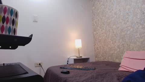 Nicol online show from September 2025 07:24:02 PM