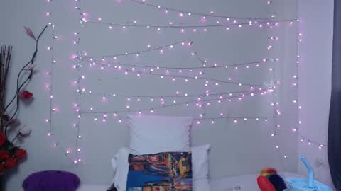 Nicol online show from February 2025 06:05:01 PM