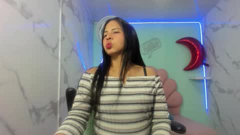 nicol_ross19 online show from January 2026 02:37:02 AM