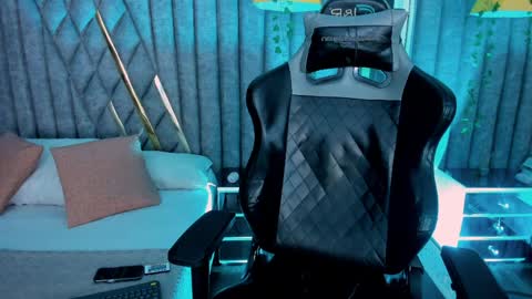 Nicolai online show from April 2026 12:05:02 PM