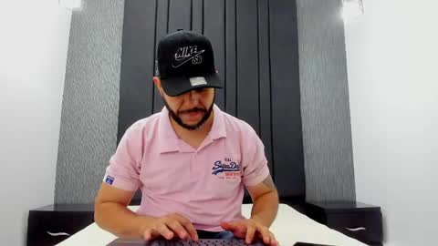 Snapshot of nicolas_cray chatting on May 2026 12:57:02 PM NICOLAS online show from May 2026 12:57:02 PM