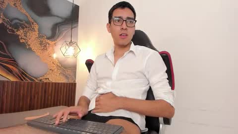 nicolasfine online show from December 2025 01:31:02 PM