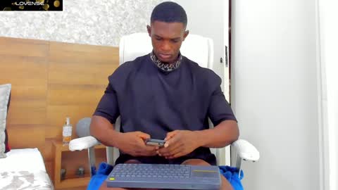 Nicolas online show from December 2024 12:44:02 PM