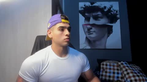 Snapshot of nicolasmuscle chatting on April 2026 07:11:01 PM Andres online show from April 2026 07:11:01 PM