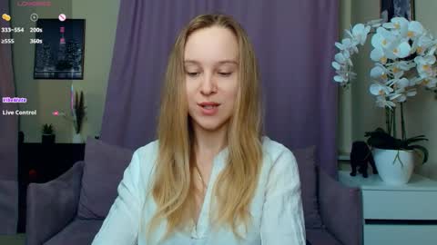 Nicoletta online show from April 2026 06:39:01 PM