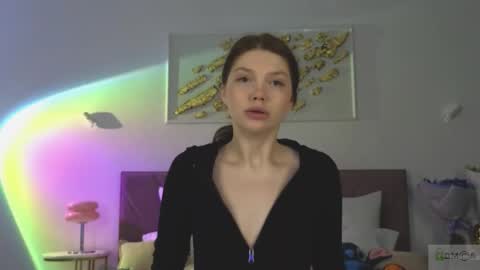 Nicole online show from November 2025 09:39:01 PM