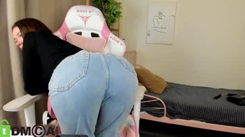 GMT7TueWedThSu 0300am-0900am. Sa 1000am-0400pm online show from October 2025 08:04:02 PM