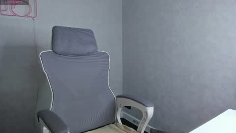 Snapshot of nicole_vasquezz chatting on July 2026 01:30:02 AM Nicole My schedule for the week 2 GMT 9am-15pm Mo Tu Th Fr online show from July 2026 01:30:02 AM