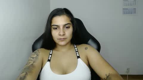 nicoleever online show from November 2025 09:37:01 PM