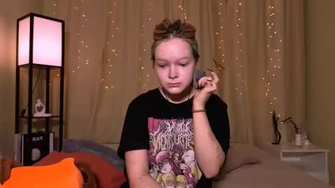 Nicole online show from March 2025 06:00:02 AM