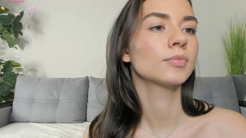 Snapshot of nicoleluuv chatting on December 2024 07:18:02 PM Dua Lipa online show from December 2024 07:18:02 PM