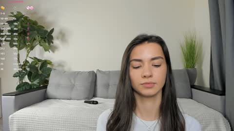 Snapshot of nicoleluuv chatting on December 2024 04:14:02 PM Dua Lipa online show from December 2024 04:14:02 PM