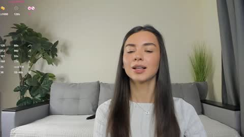 Snapshot of nicoleluuv chatting on December 2024 01:11:02 PM Dua Lipa online show from December 2024 01:11:02 PM