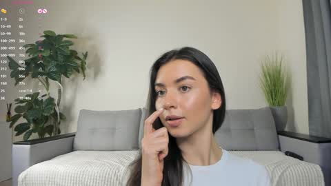 Snapshot of nicoleluuv chatting on January 2025 04:06:02 PM Dua Lipa online show from January 2025 04:06:02 PM