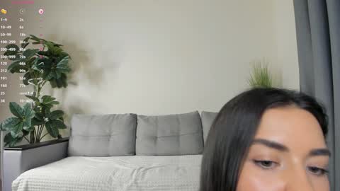 Snapshot of nicoleluuv chatting on January 2025 04:12:01 PM Dua Lipa online show from January 2025 04:12:01 PM