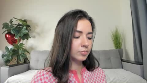 Snapshot of nicoleluuv chatting on March 2025 07:17:02 PM Dua Lipa online show from March 2025 07:17:02 PM