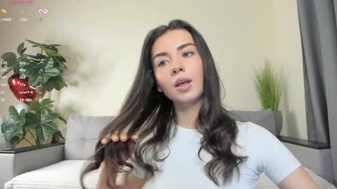 Snapshot of nicoleluuv chatting on March 2025 01:06:02 PM Dua Lipa online show from March 2025 01:06:02 PM