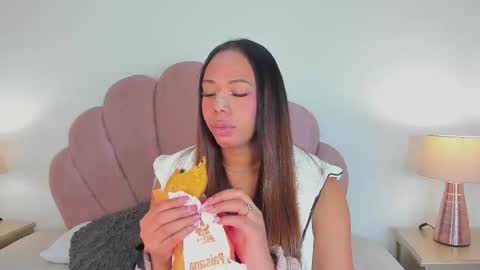 NICOLE online show from November 2025 12:42:02 PM