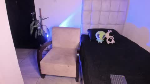 Nicol independent model online show from February 2026 11:38:02 PM