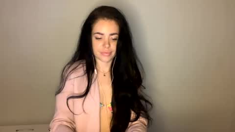 Nicole online show from April 2026 06:28:01 PM