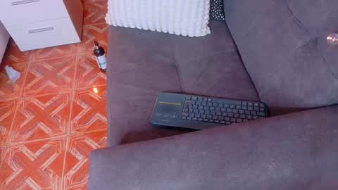 N I C O L E T  online show from December 2025 12:29:01 AM