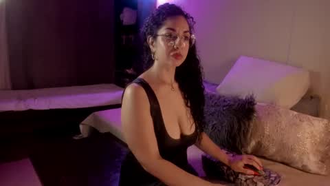 Snapshot of nicolle__smith_ chatting on February 2025 01:22:01 AM Mrs Nicolle online show from February 2025 01:22:01 AM