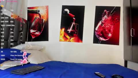 nicolle_hanks1 online show from November 2025 02:32:01 AM