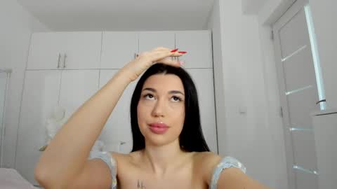 Nicolle online show from March 2026 06:48:02 AM