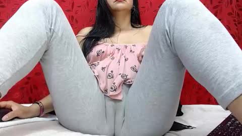 NICOLLE online show from April 2026 10:11:01 PM