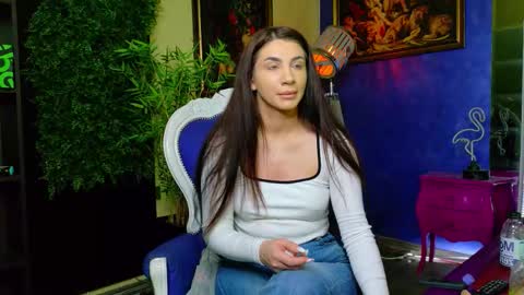 Nicolle online show from February 2026 06:03:01 AM