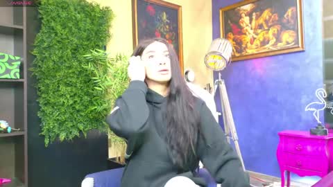 Nicolle online show from April 2026 09:01:02 AM