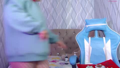 Nicolle Miley online show from March 2025 04:52:02 AM