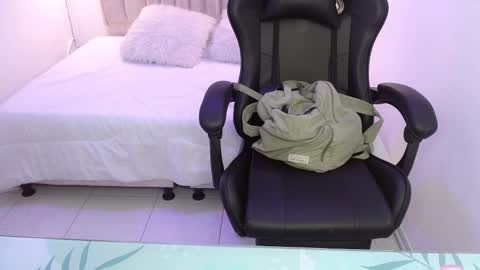 Nicollet online show from April 2026 03:12:01 AM