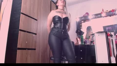 Snapshot of nicolmiss chatting on May 2026 06:27:02 PM nicolmiss online show from May 2026 06:27:02 PM
