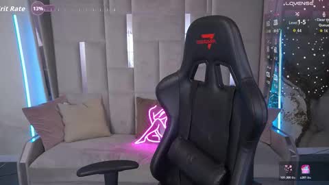 Nicole online show from October 2025 04:46:01 AM