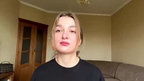 Mila online show from October 2025 09:18:01 AM